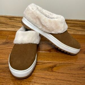 BLONDO Women’s 6M‎ Waterproof Fur-Lined Camel Suede SlipOn EUC Outdoors Active